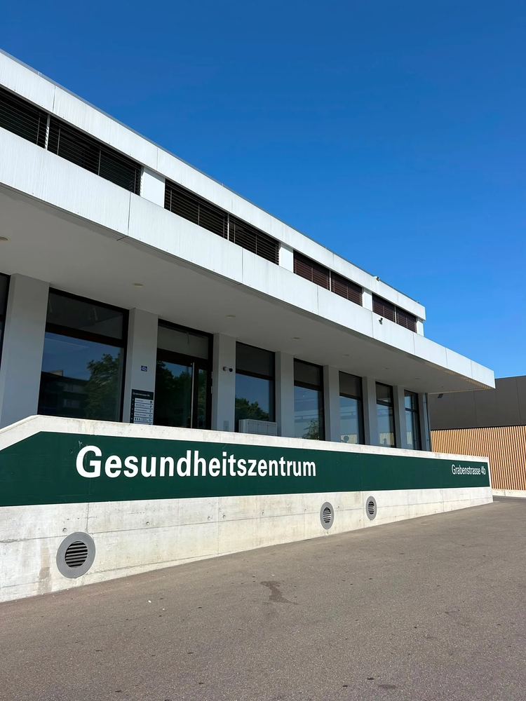 Doktorhuus Praxis Bachenbülach von aussen